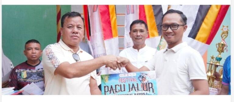 Bupati Kuansing Tutup Festival Pacu Jalur Rayon I Inuman, Dorong Pelestarian Budaya dan Perputaran Ekonomi