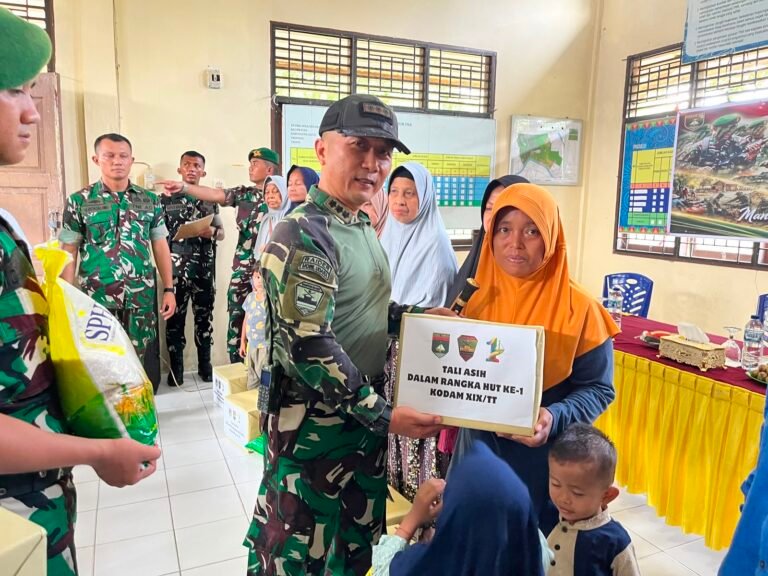 HUT Perdana Kodam XIX/Tuanku Tambusai dan Brigif TP 89/Gimpam Gasib, TNI Tebar Kepedulian Lewat Anjangsana dan Tali Asih di Kampung Rempak