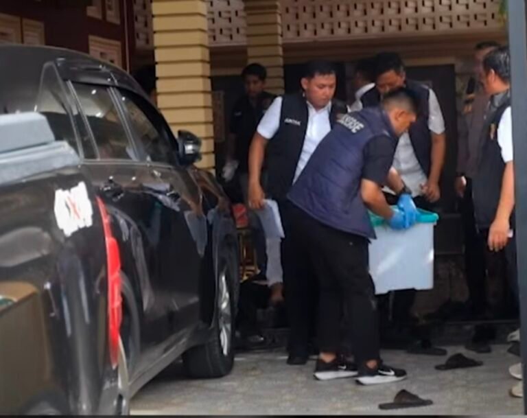 Kembangkan Kasus OTT sang Kadishub Siak, Polisi Geledah Rumah Mewah Tersangka