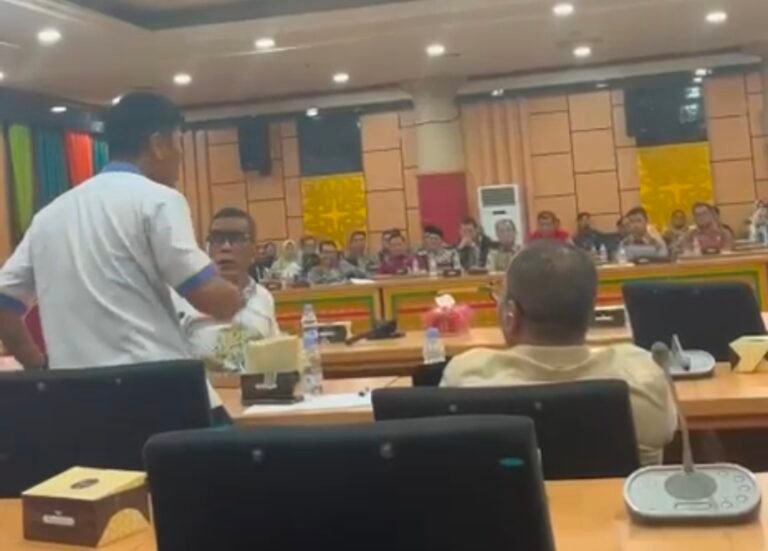 Rapat Banggar DPRD Riau Memanas, Diduga Pendukung Dua Anggota Dewan Baku Hantam di Lobi Gedung